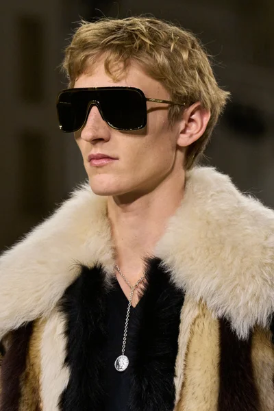 Look 98